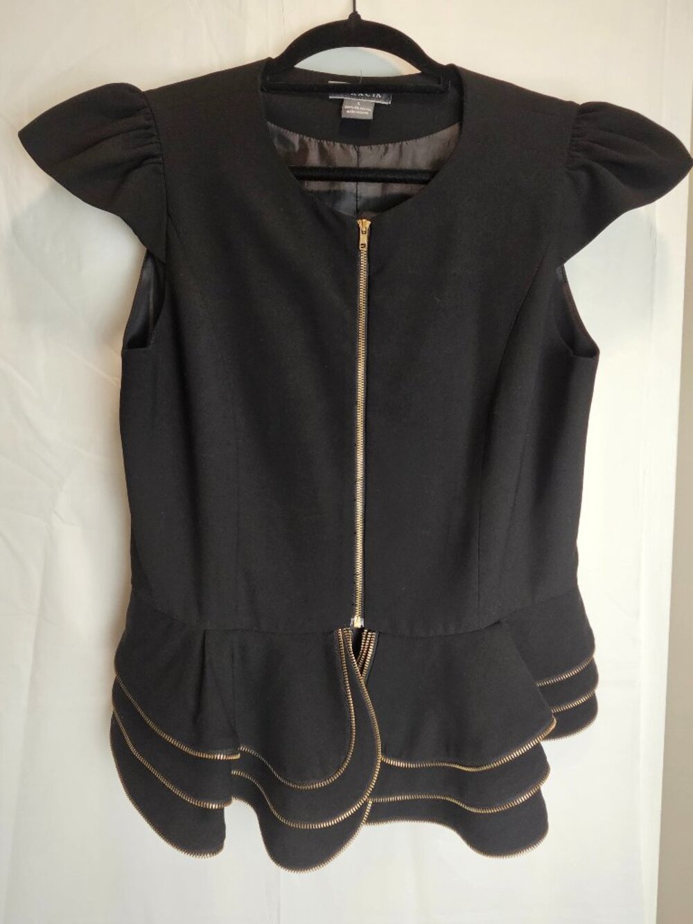 Gracia Black Structured Peplum Top – Gold Zipper Trim – Size L